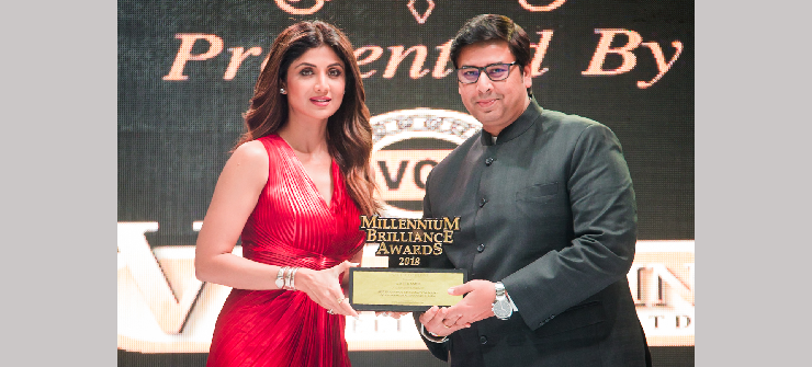 A.K.Educational Consultants recognized as Best Educational Consultant in India at the hands of Shilpa Shetty Kundra.