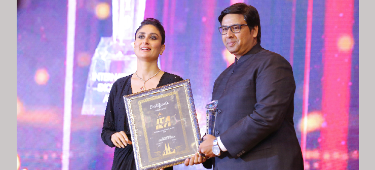 Educationist Dr.Amit Kamle felicitated as 'Entrepreneur of the Year 'at the hands of Bollywood Diva Kareena Kapoor Khan at Malaysia.
