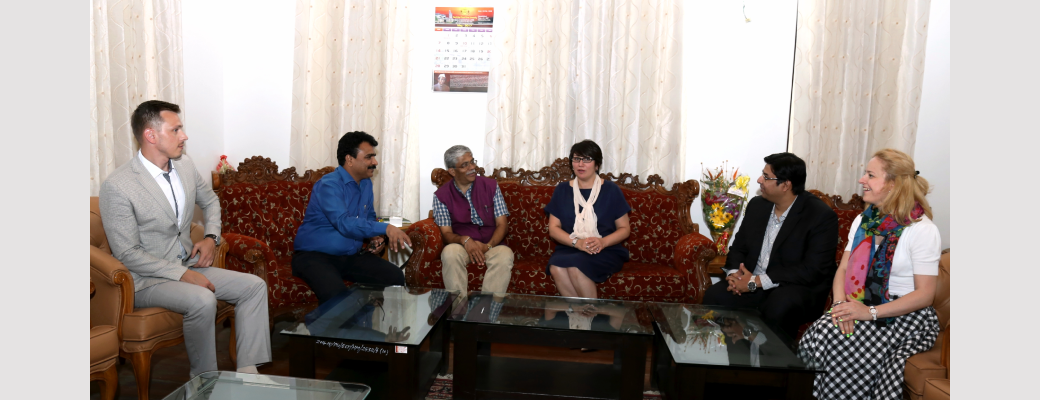 Dr. Amit Kamle Meets The Vice Chancellor Of Savitribai Phule Pune University