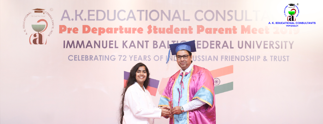 Dr. Amit Kamle Felicitated The Aptitude Test Toppers Aditi Harer From Pune